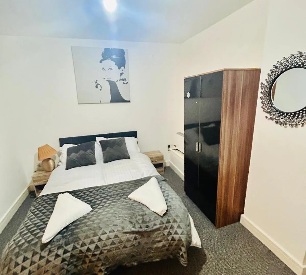 Studio Flat In דונקסטר