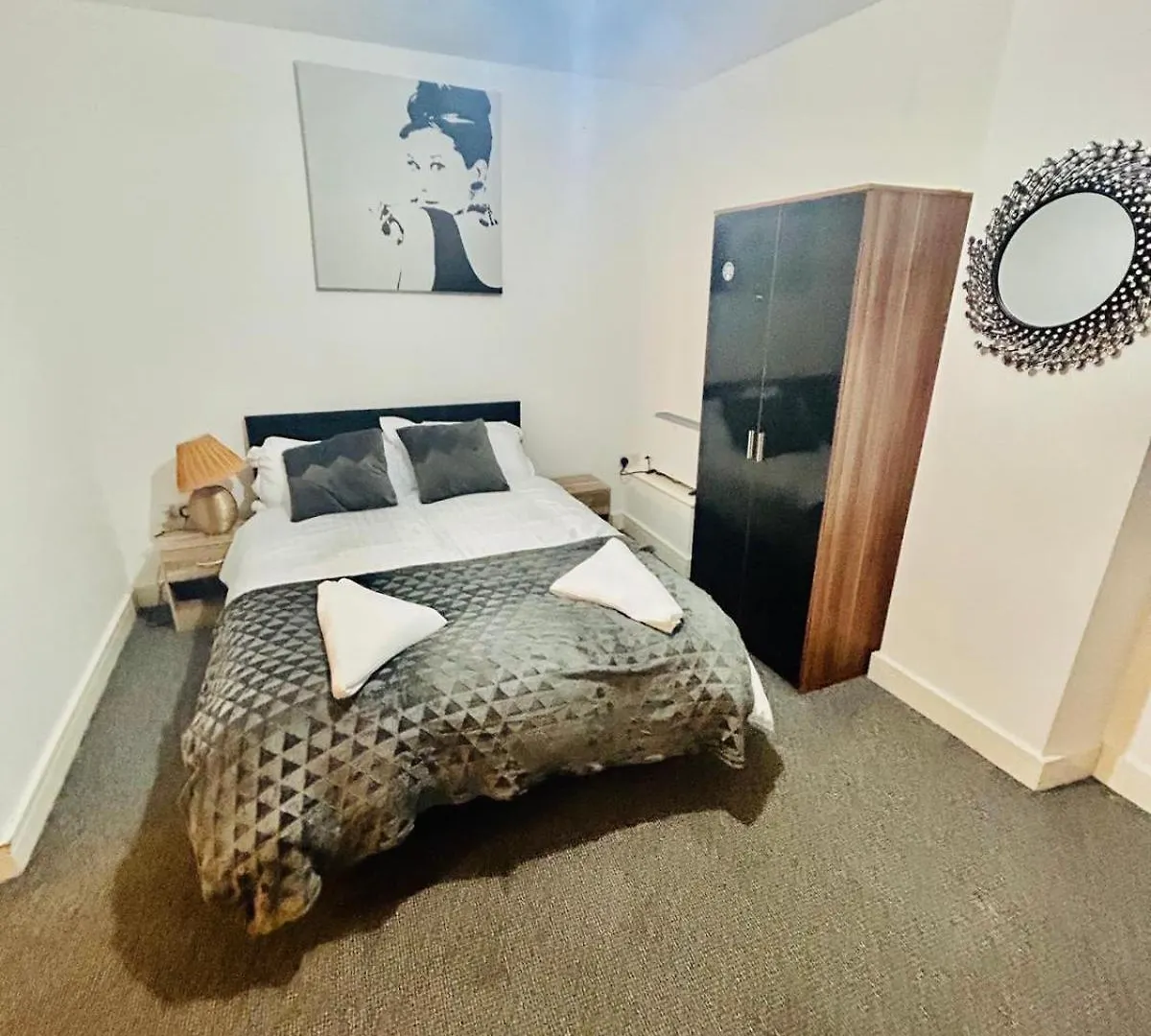 Studio Flat In דונקסטר
